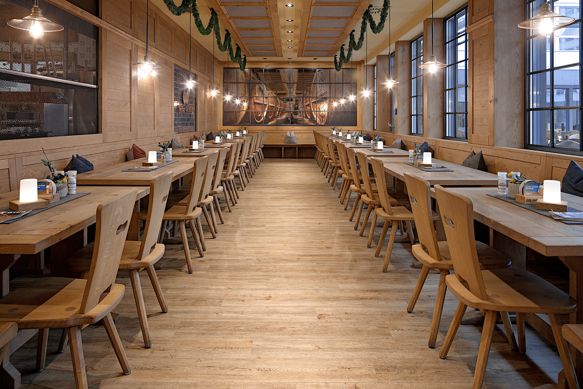 Designboden von PROJECT FLOORS  im Restaurant in Holzoptik hell - 